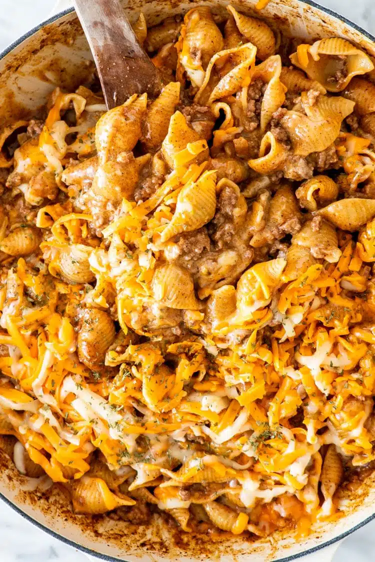 This Cheeseburger Hamburger Helper is a classic comfort food, but homemade and tastes way better. Forget the boxed version and make your own with just a few ingredients and ready in only 30 minutes. #hamburgerhelper #30minutemeals Cheeseburger Hamburger Helper
