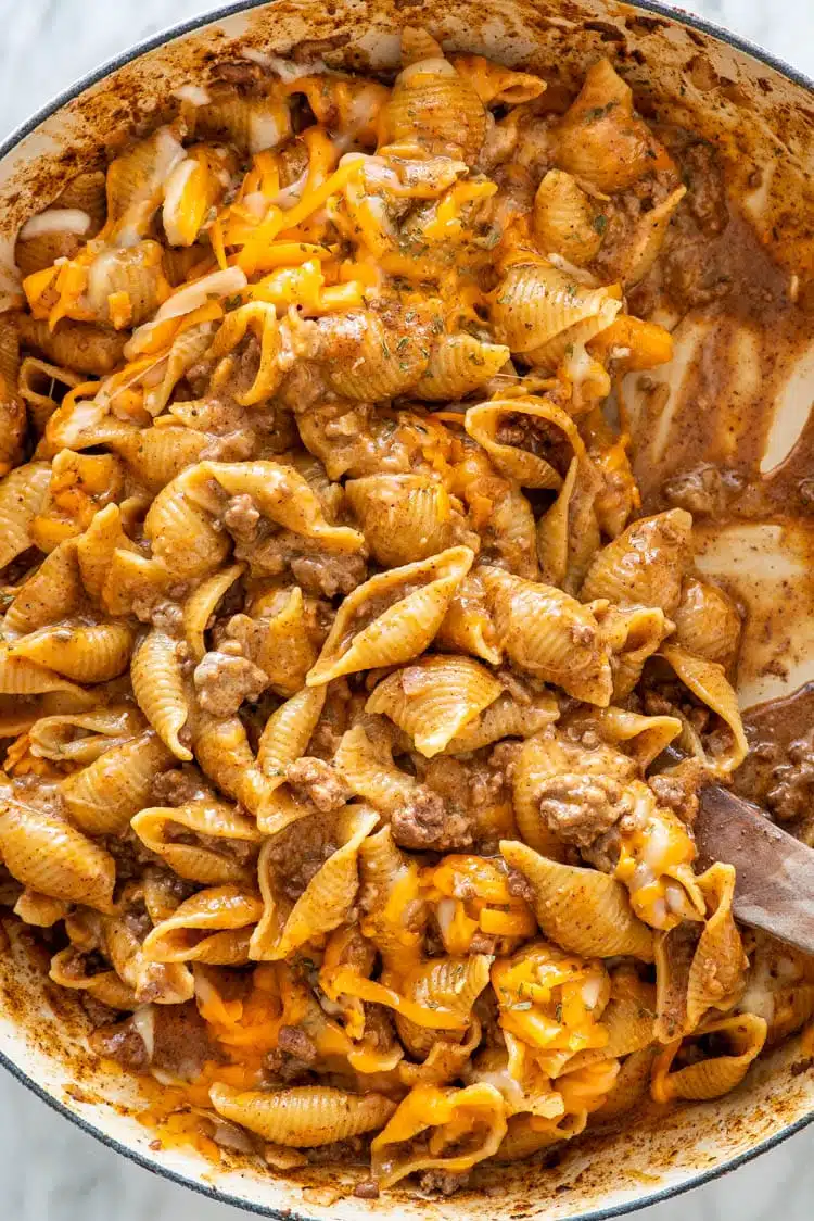 This Cheeseburger Hamburger Helper is a classic comfort food, but homemade and tastes way better. Forget the boxed version and make your own with just a few ingredients and ready in only 30 minutes. #hamburgerhelper #30minutemeals Cheeseburger Hamburger Helper
